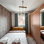 Park Apartment *